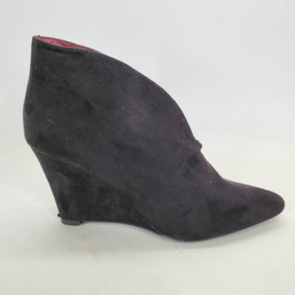Express Shoes Womens Black 8 Faux Suede Ankle Boots Wedge Pointed Toe Dressy